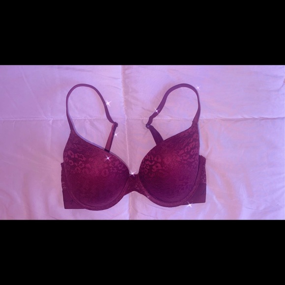 Selling Victoria’s Secret PINK Wear Everywhere push-up bra! - Picture 2 of 3